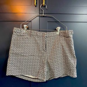 Súper cute Shelli Segal Black and White printed shorts, size L